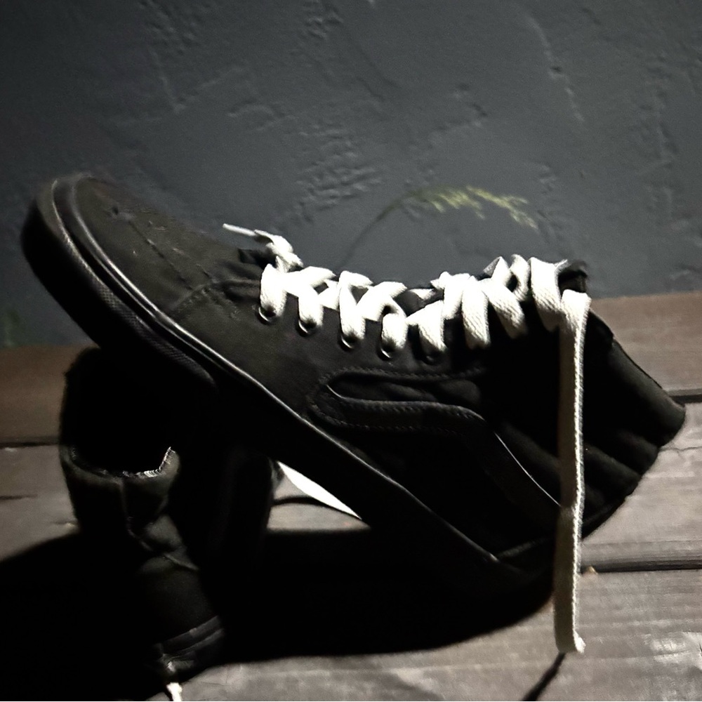 Converse Black and White Sneakers - Picture 5 of 8